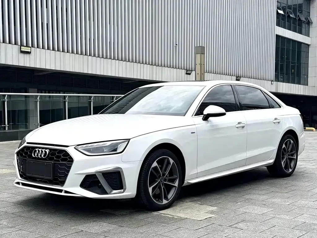 Audi A4L — фото 1