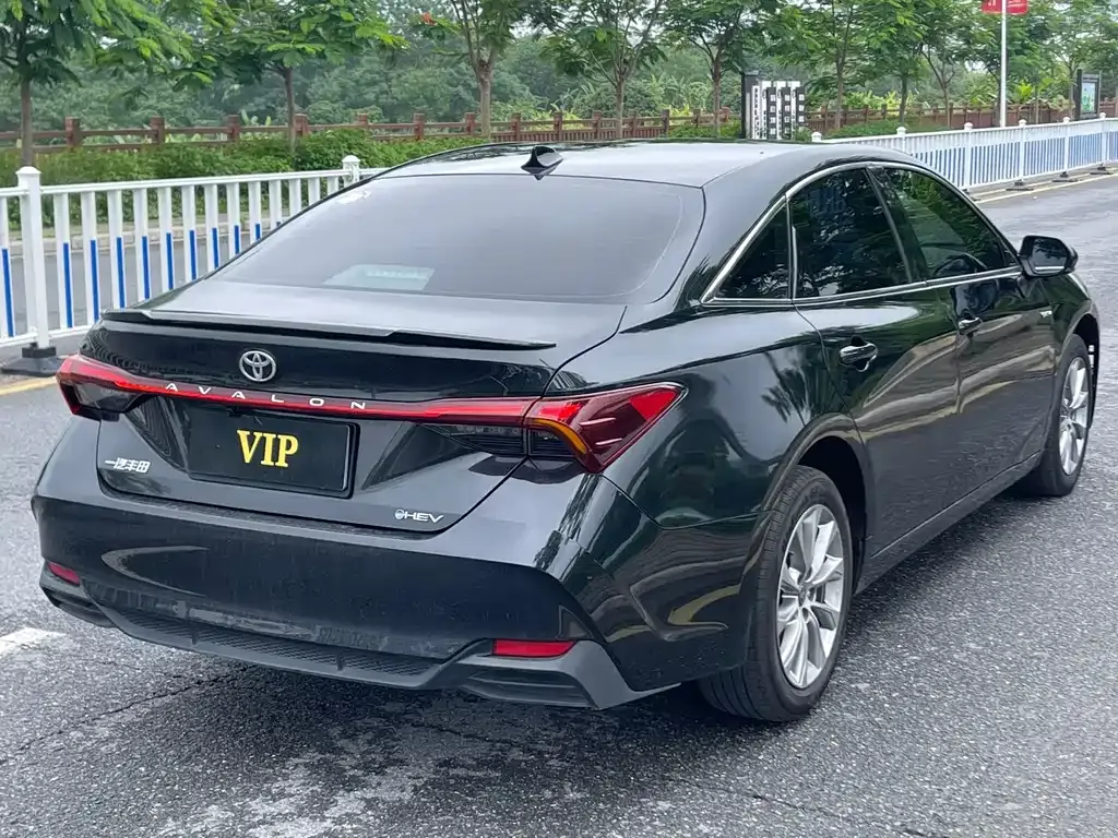 Toyota Avalon — фото 10