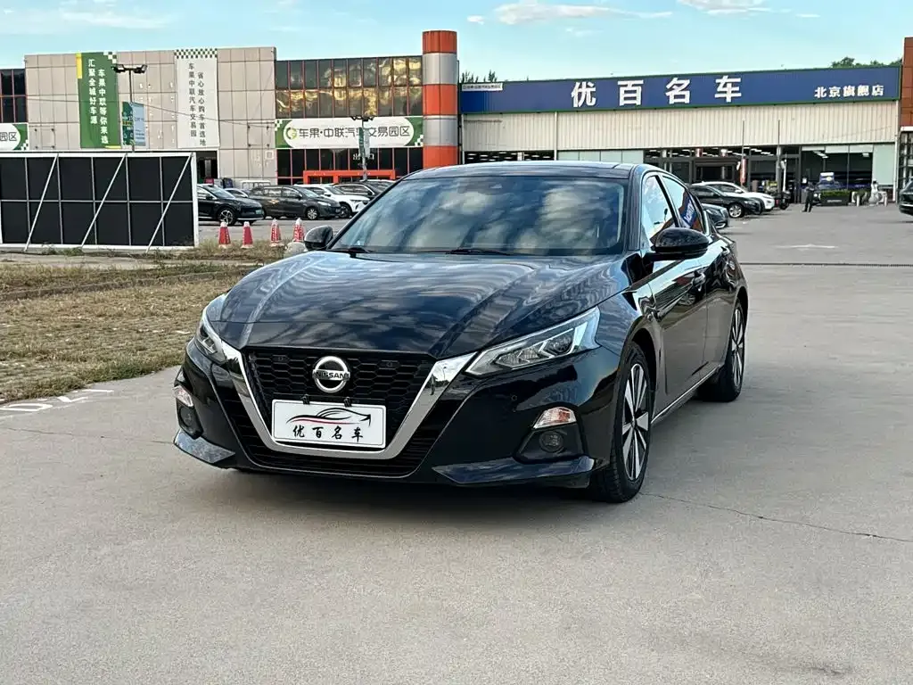 Nissan Teana — фото 1