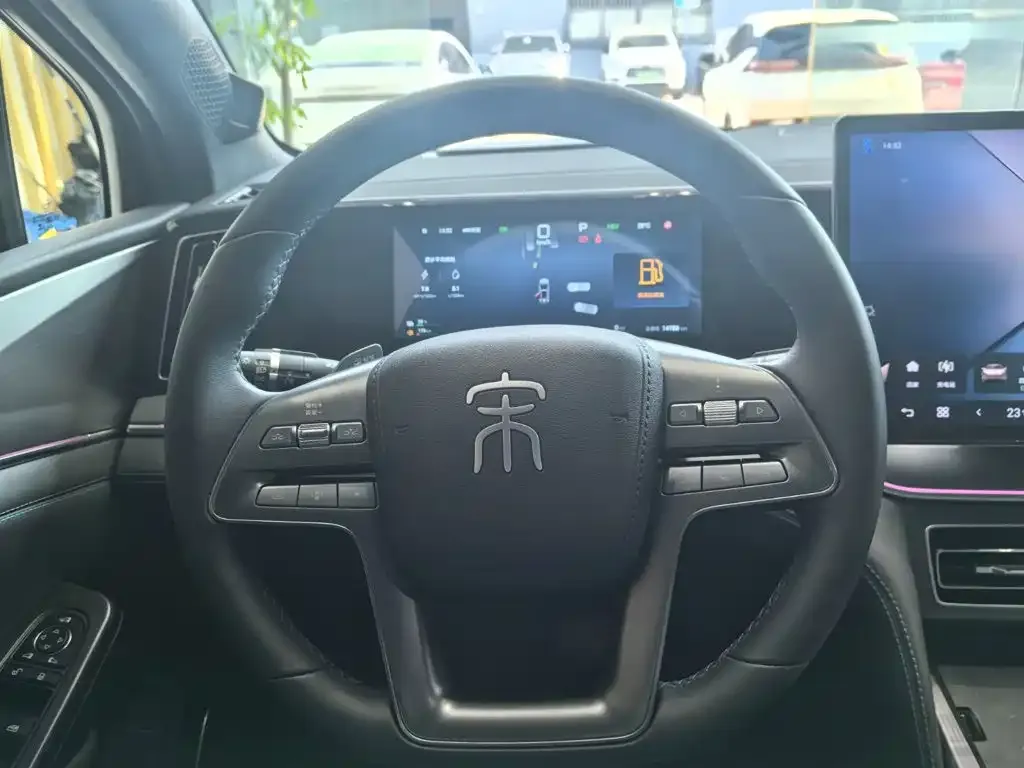 BYD L DM-i — фото 2