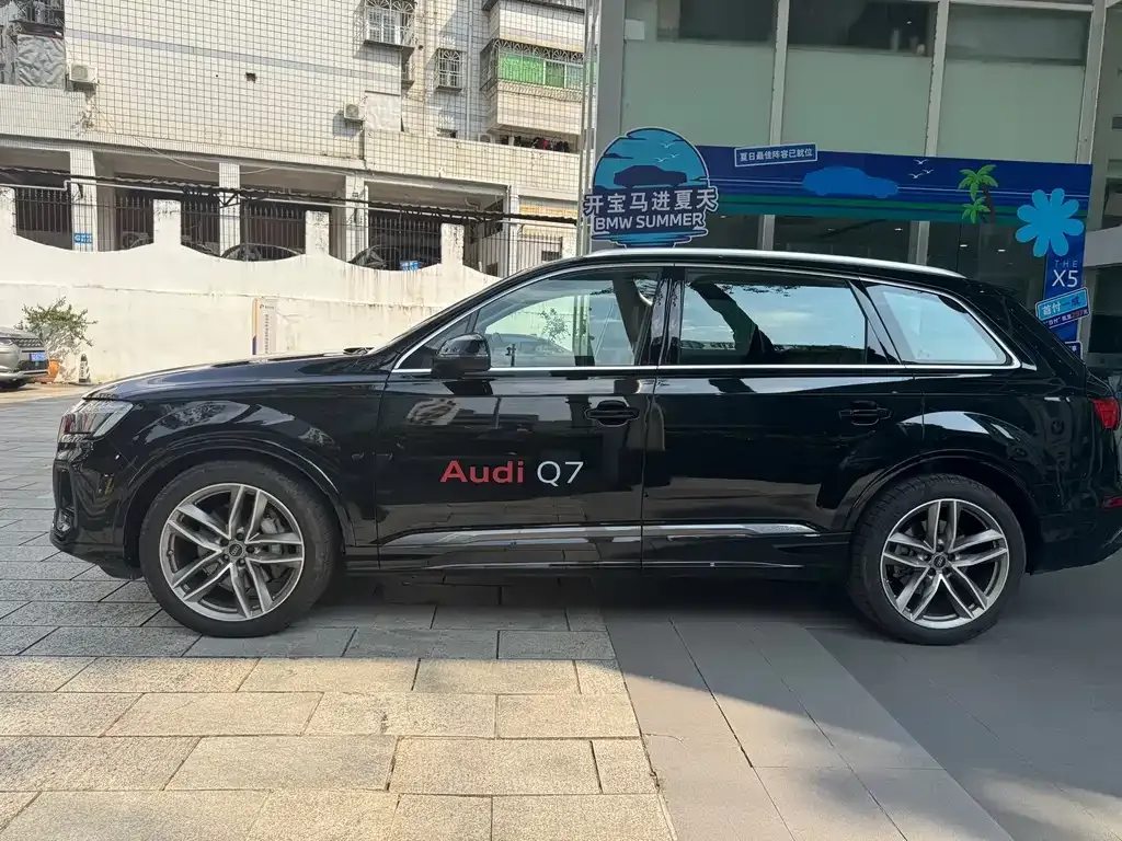Audi Q7 — фото 9