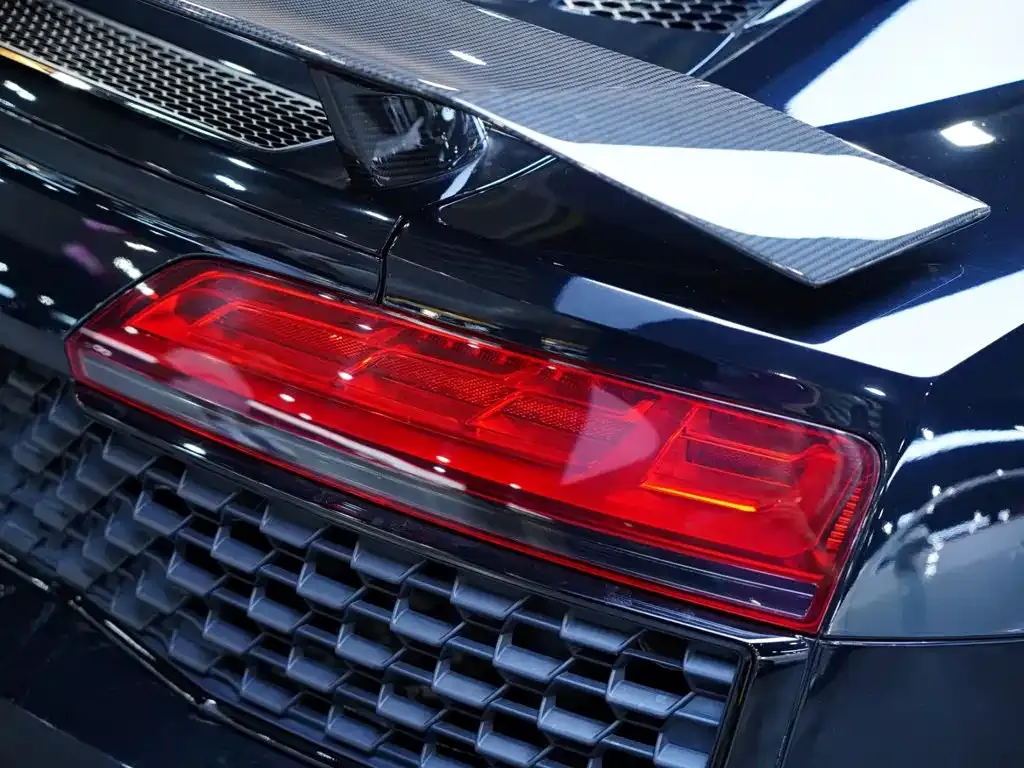 Audi R8 — фото 9