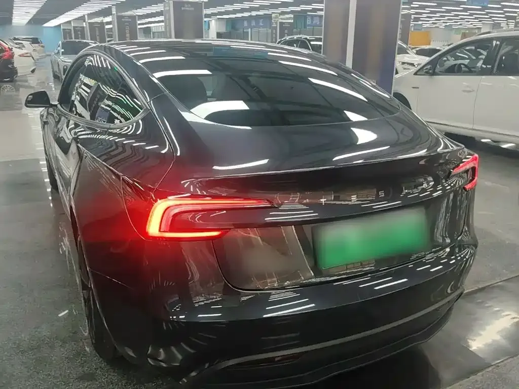 Tesla Model 3 — фото 3