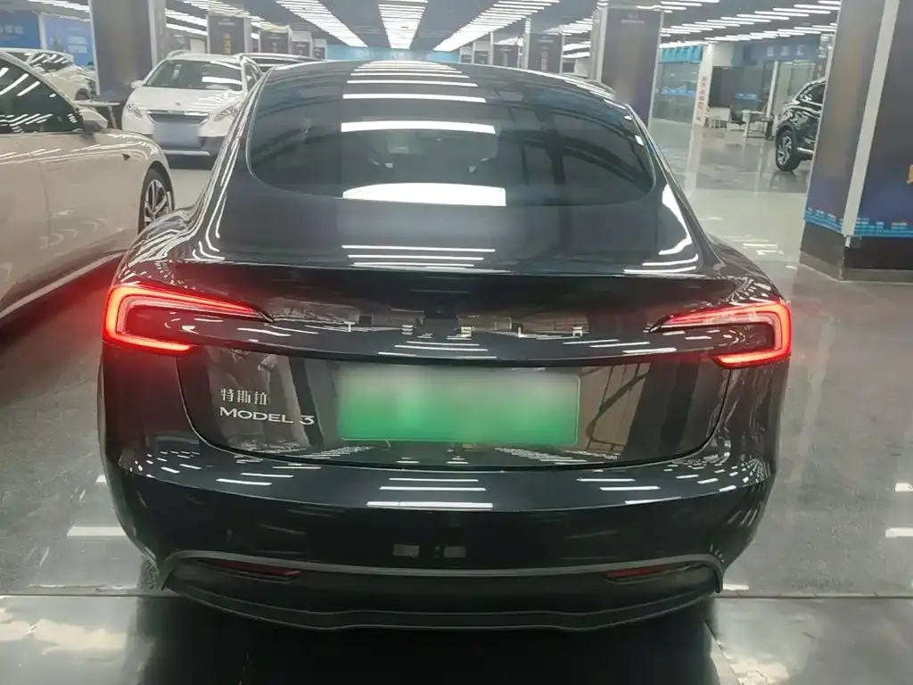 Tesla Model 3 — фото 4