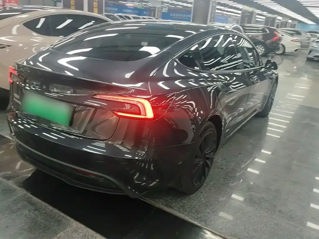 Tesla Model 3 — фото 5