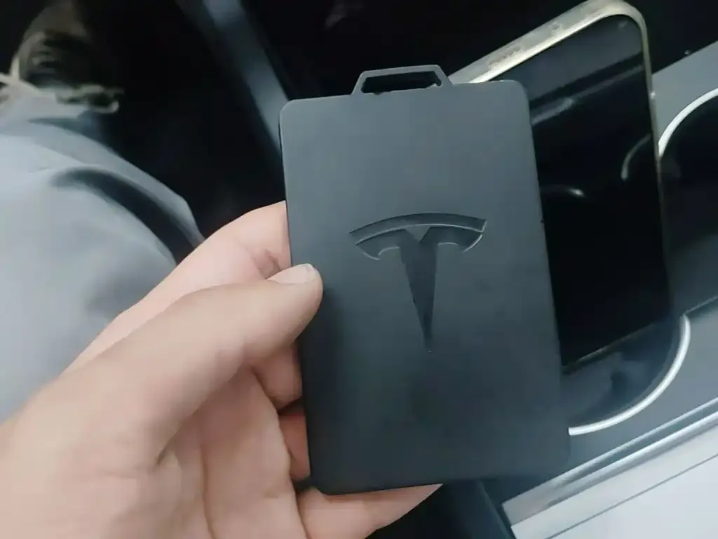 Tesla Model 3 — фото 2