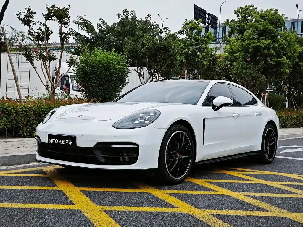 Porsche Panamera — фото 1