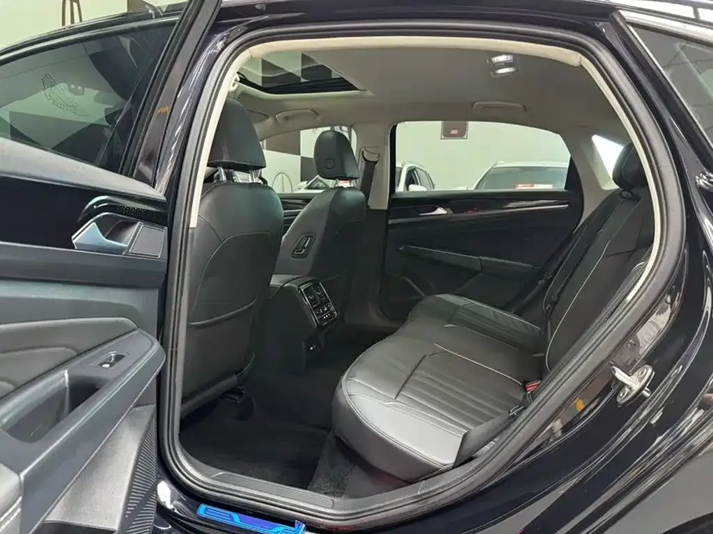 Volkswagen Passat — фото 8