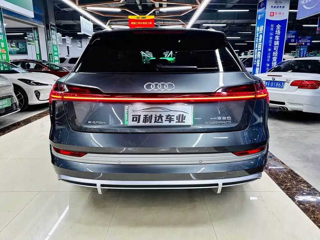Audi e-tron — фото 4
