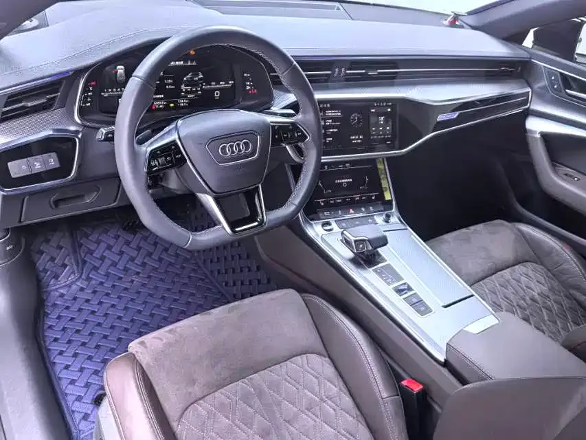 Audi A7L — фото 8