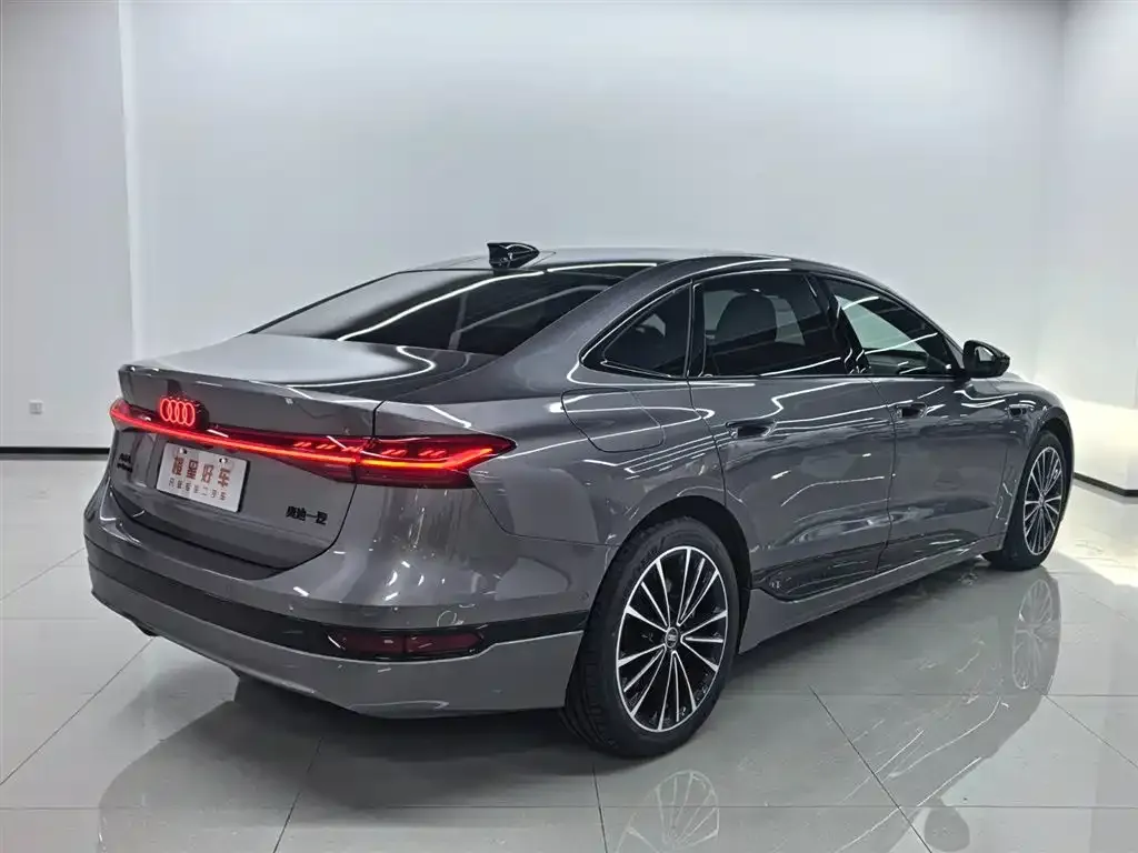 Audi A6L e-tron — фото 10