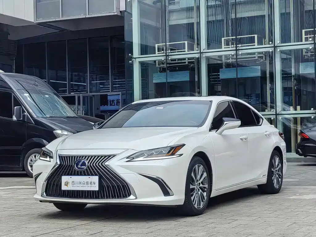 Lexus ES — фото 1
