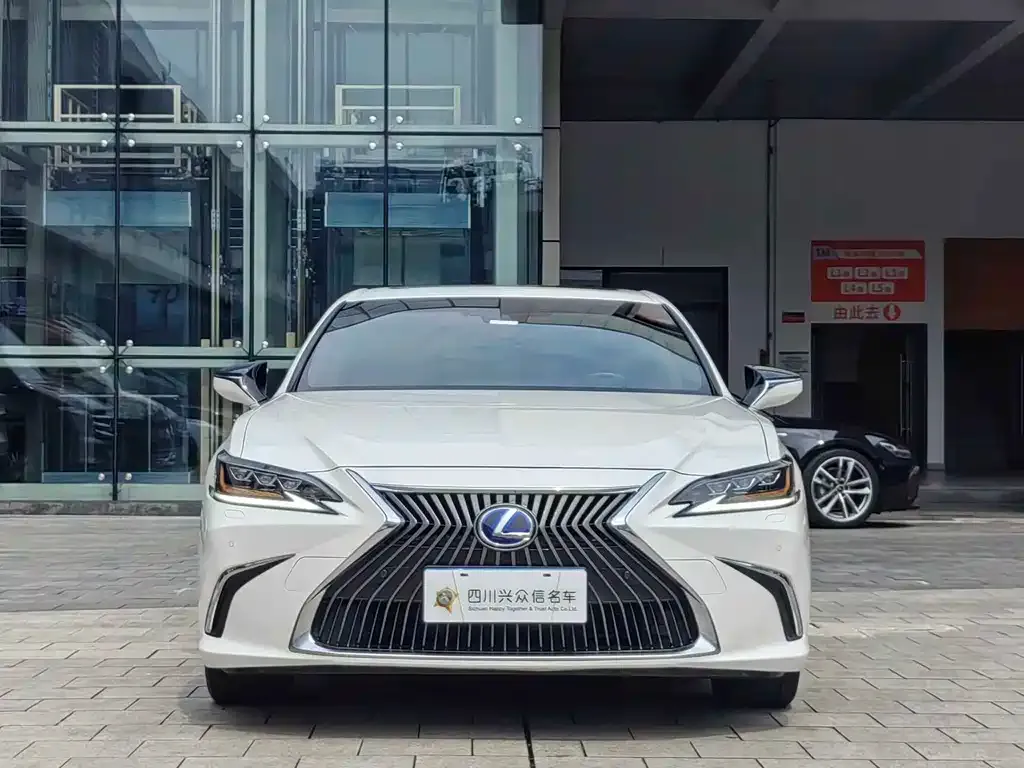 Lexus ES — фото 10