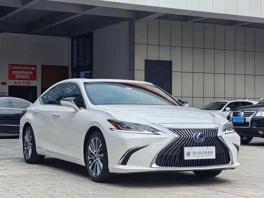 Lexus ES — фото 8