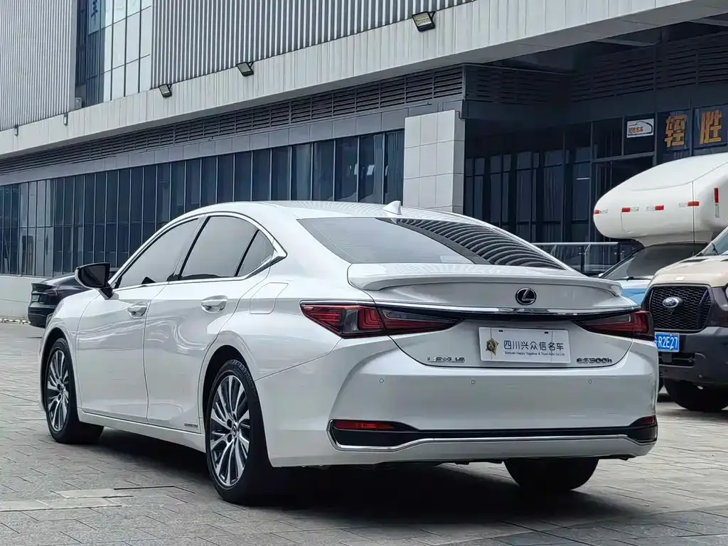Lexus ES — фото 5