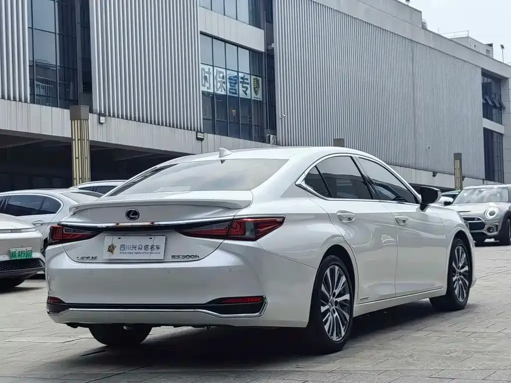 Lexus ES — фото 9