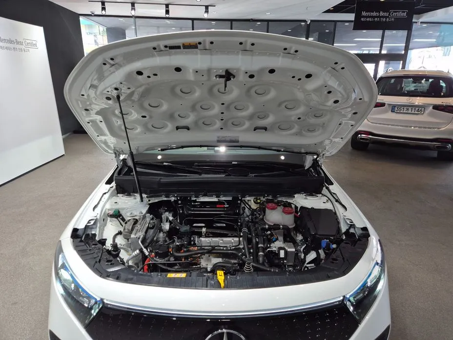 Mercedes-Benz EQB — фото 10