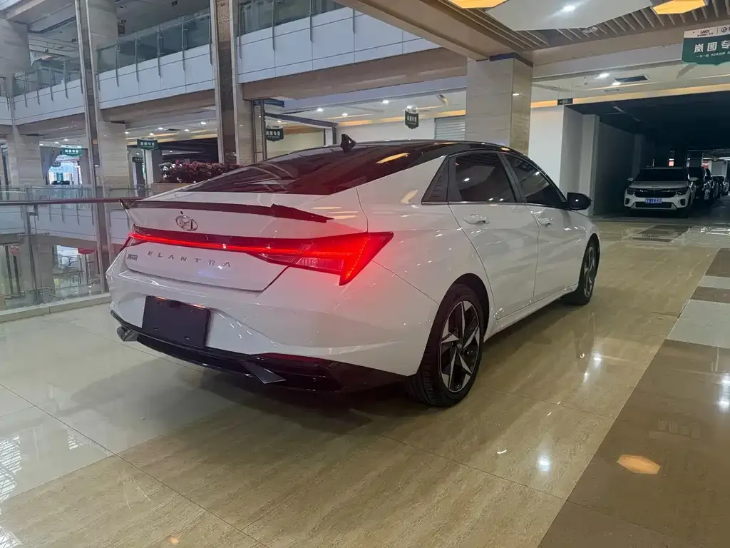 Hyundai Elantra — фото 3