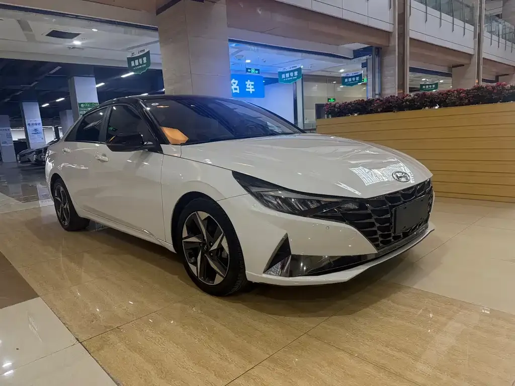 Hyundai Elantra — фото 2
