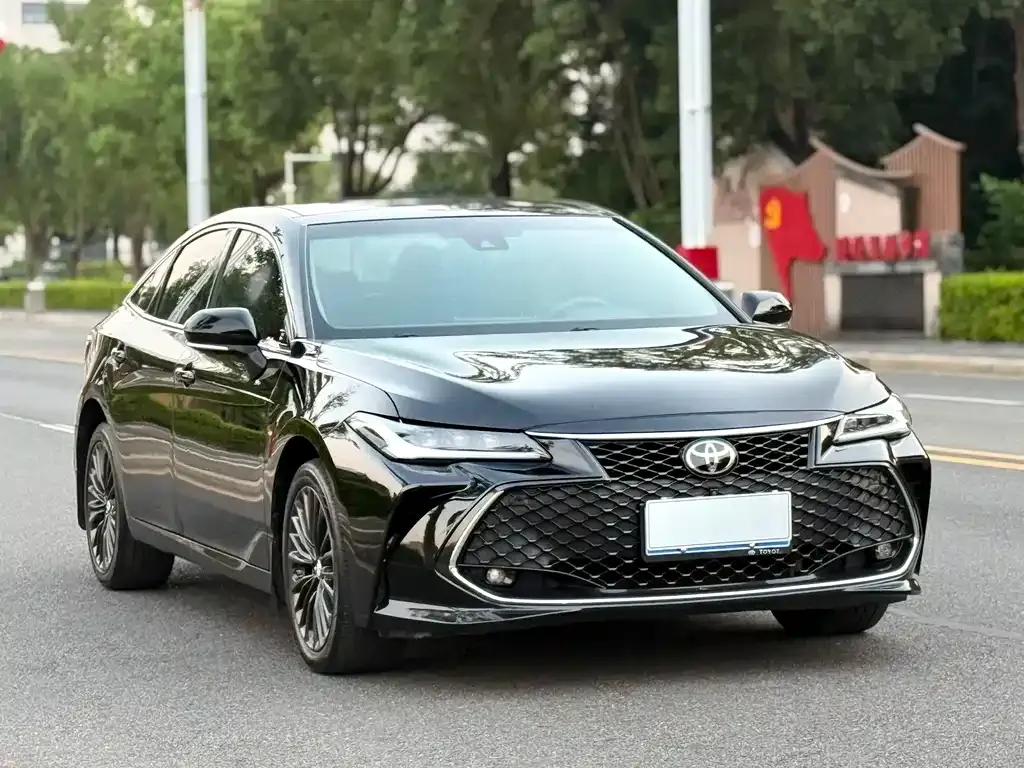 Toyota Avalon — фото 1