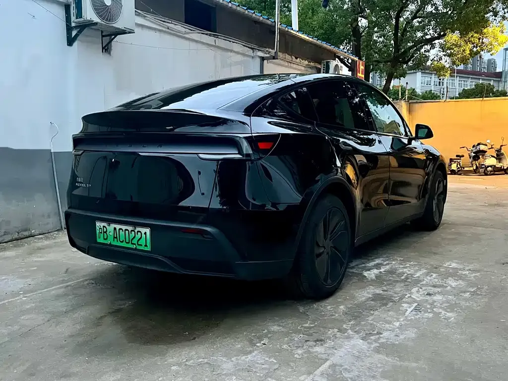 Tesla Model Y — фото 9