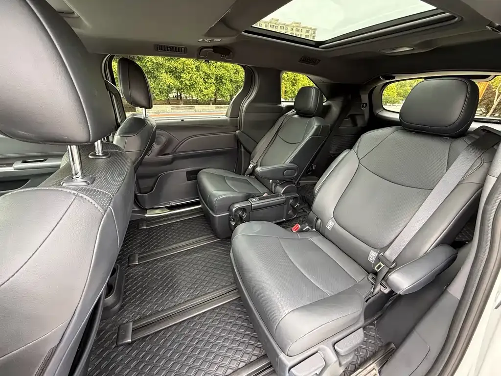 Toyota Granvia — фото 6