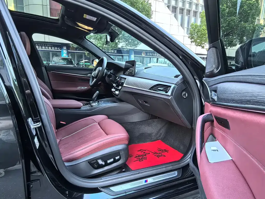 BMW 5 Series — фото 10