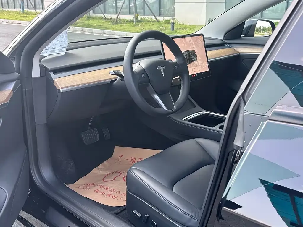 Tesla Model 3 — фото 4