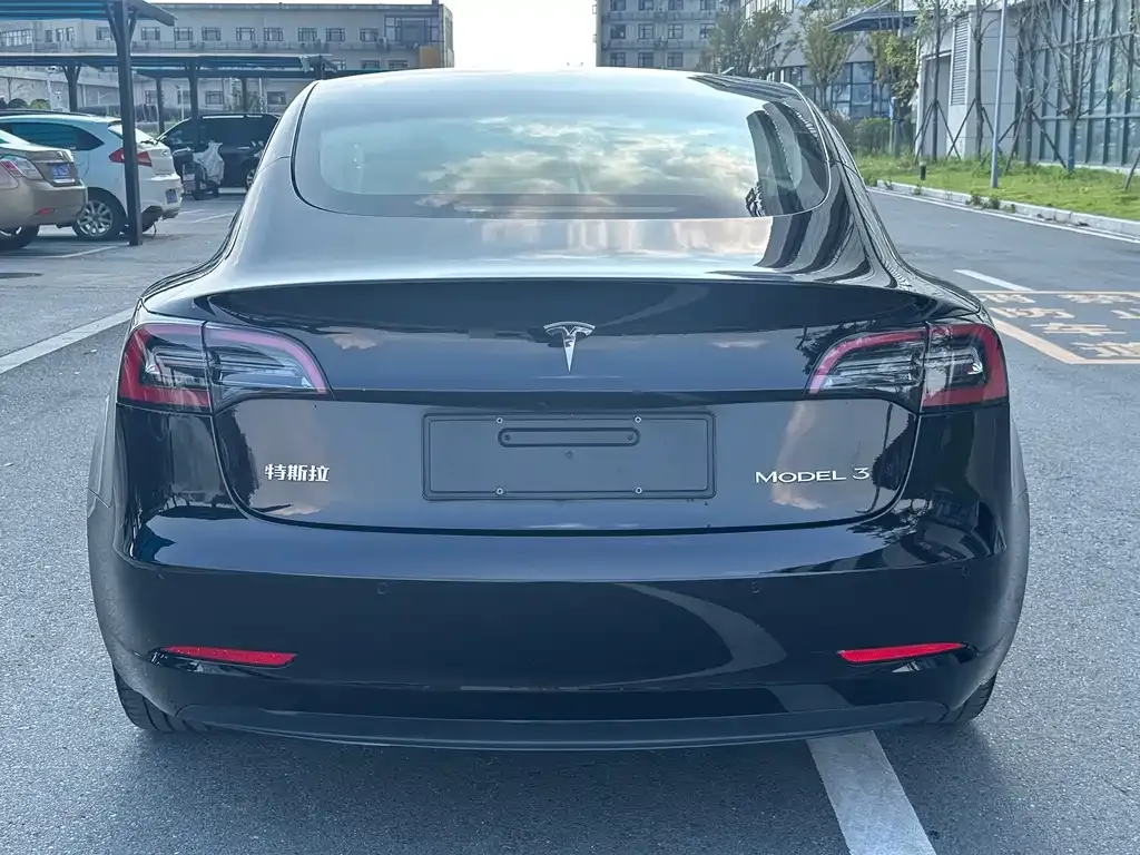 Tesla Model 3 — фото 8