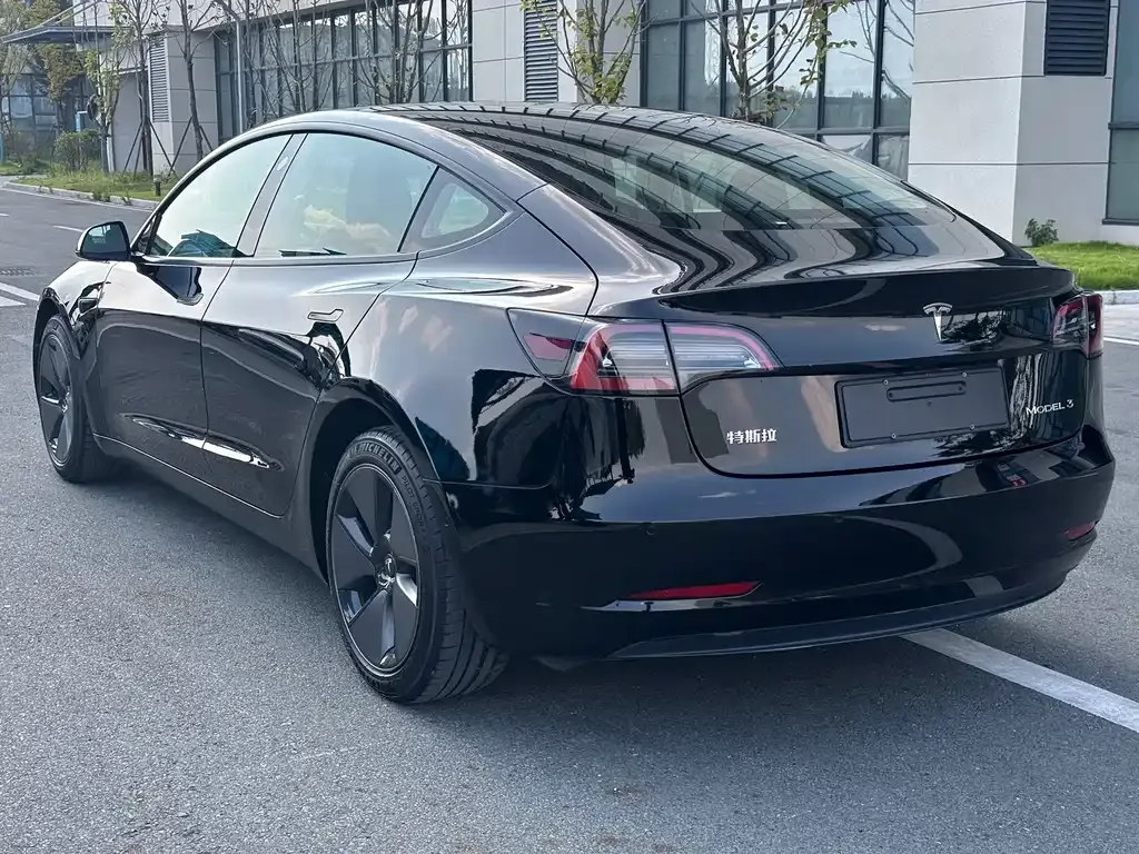 Tesla Model 3 — фото 9