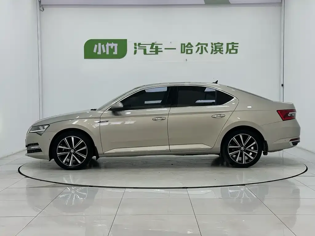 Skoda Superb — фото 4
