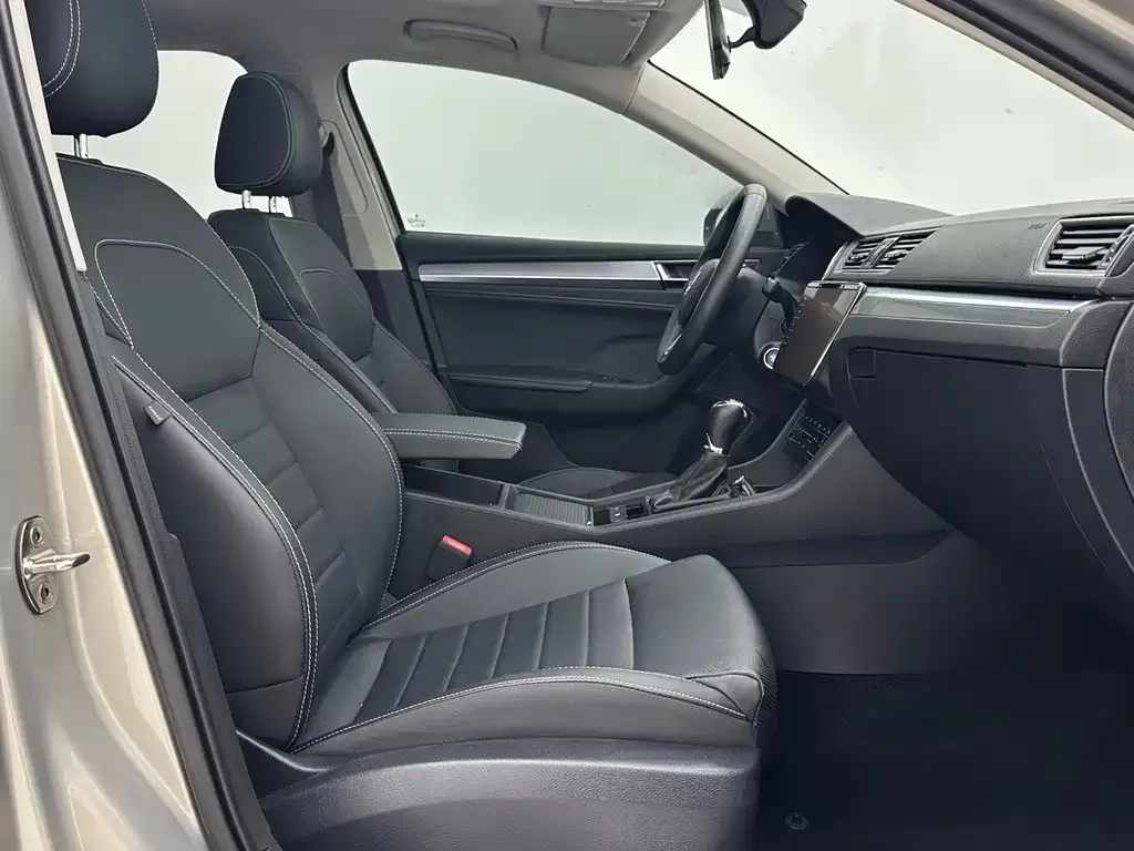 Skoda Superb — фото 8