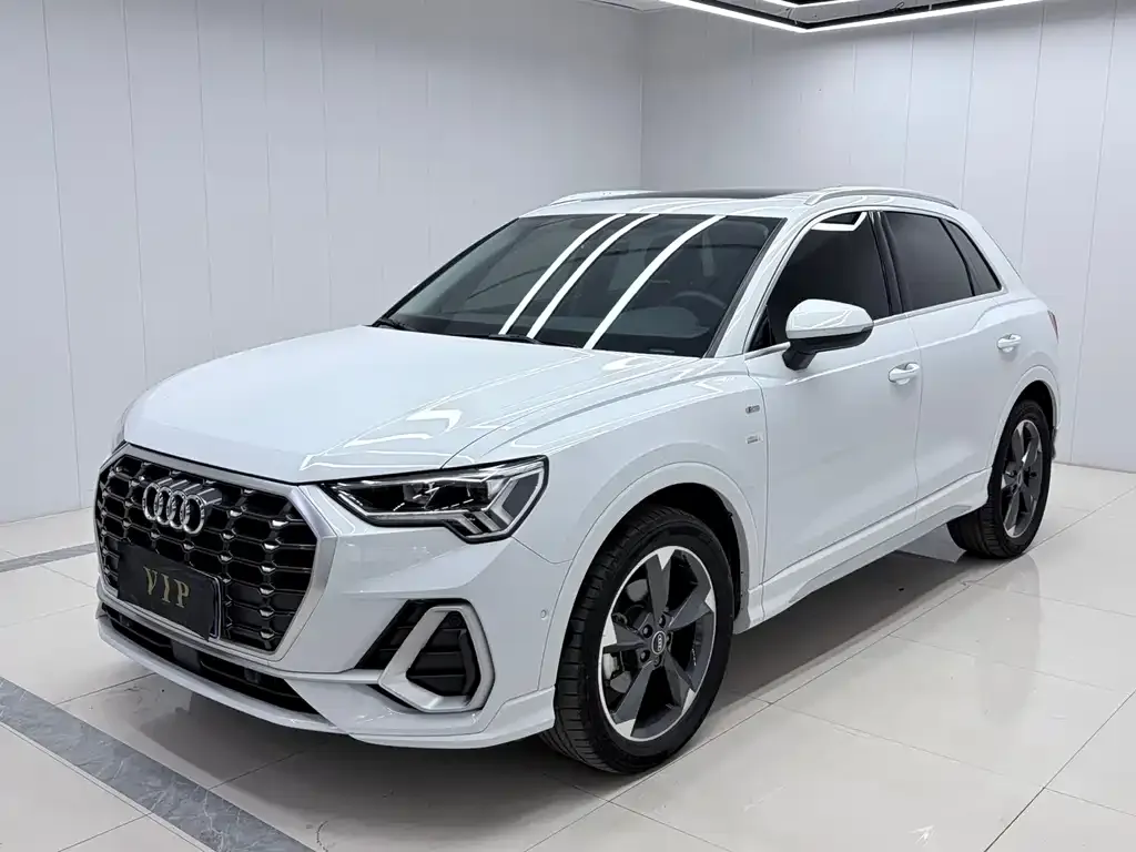 Audi Q3 — фото 1