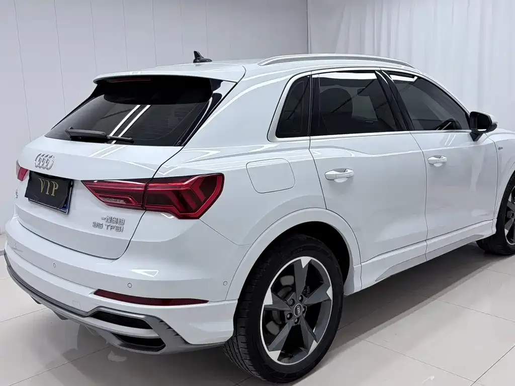 Audi Q3 — фото 10