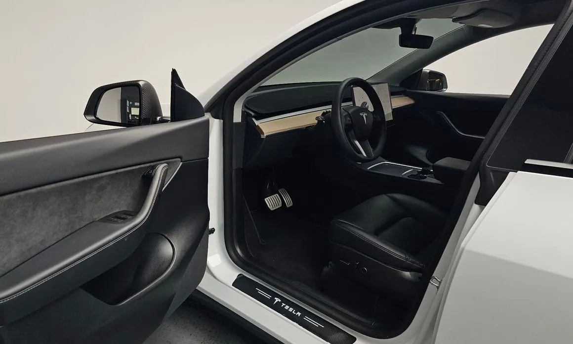 Tesla Model Y — фото 8