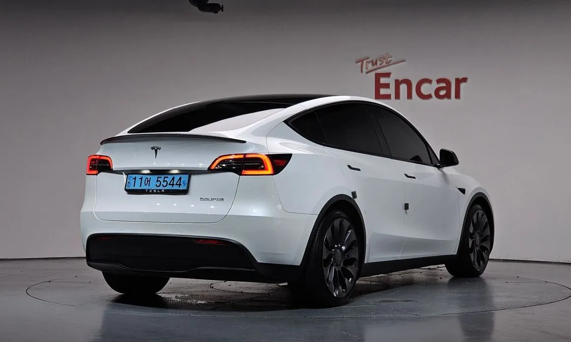 Tesla Model Y — фото 5