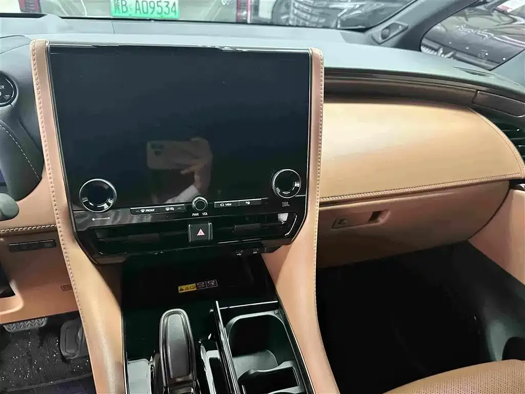 Toyota Alphard — фото 4