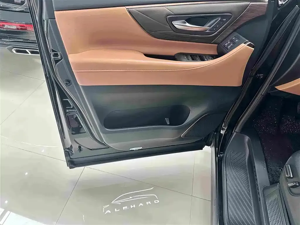 Toyota Alphard — фото 5
