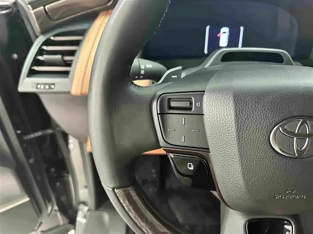 Toyota Alphard — фото 9