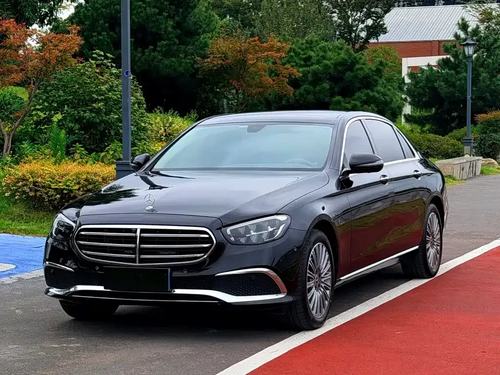 Mercedes-Benz E-Class — фото 1