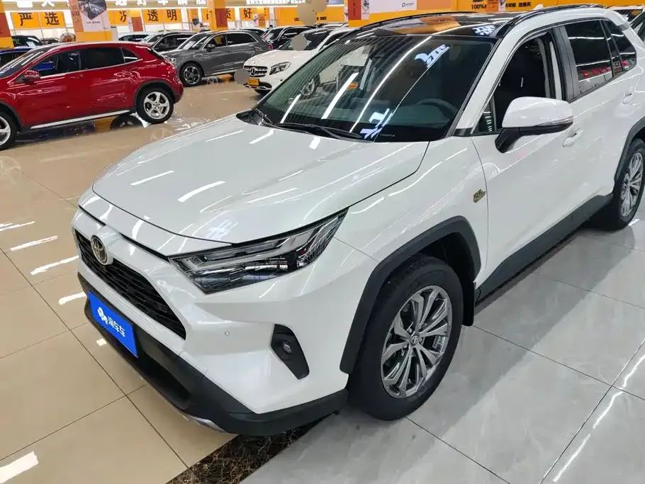 Toyota RAV4 — фото 1