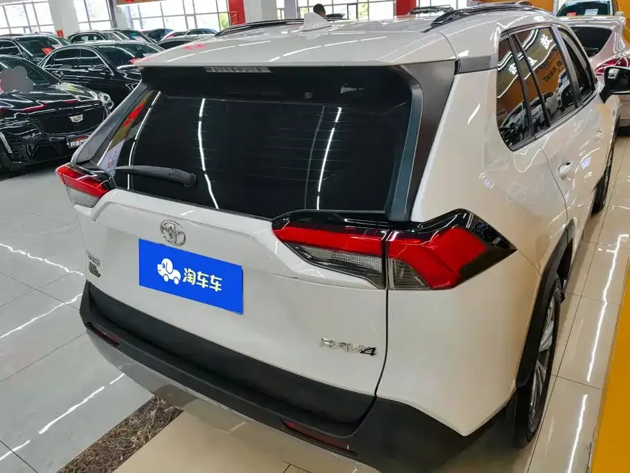Toyota RAV4 — фото 10