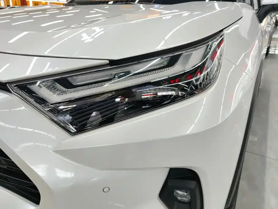 Toyota RAV4 — фото 8