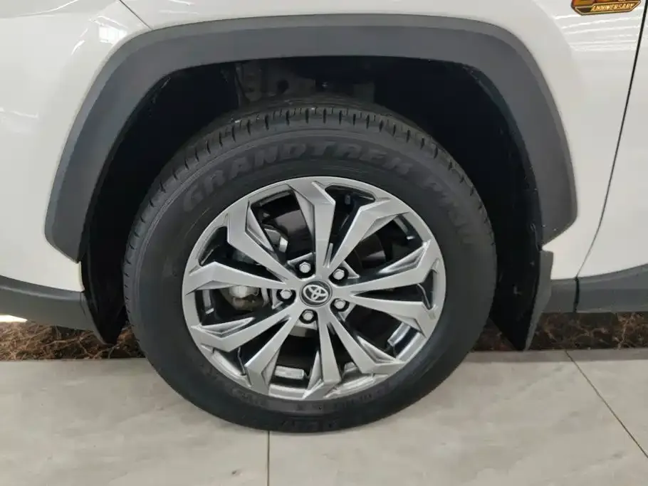 Toyota RAV4 — фото 6