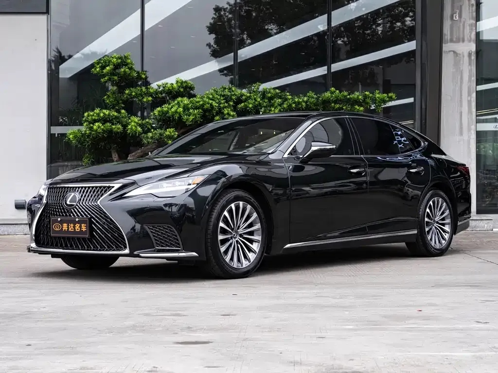 Lexus LS — фото 1