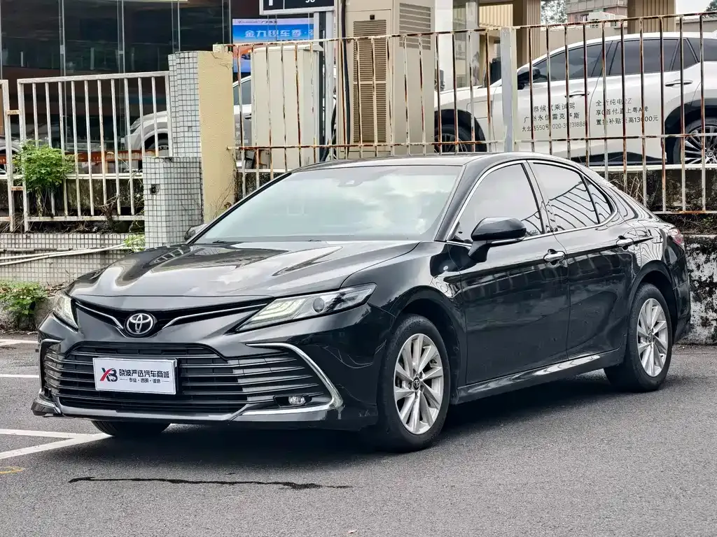 Toyota Camry — фото 6