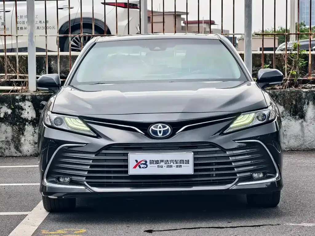 Toyota Camry — фото 4