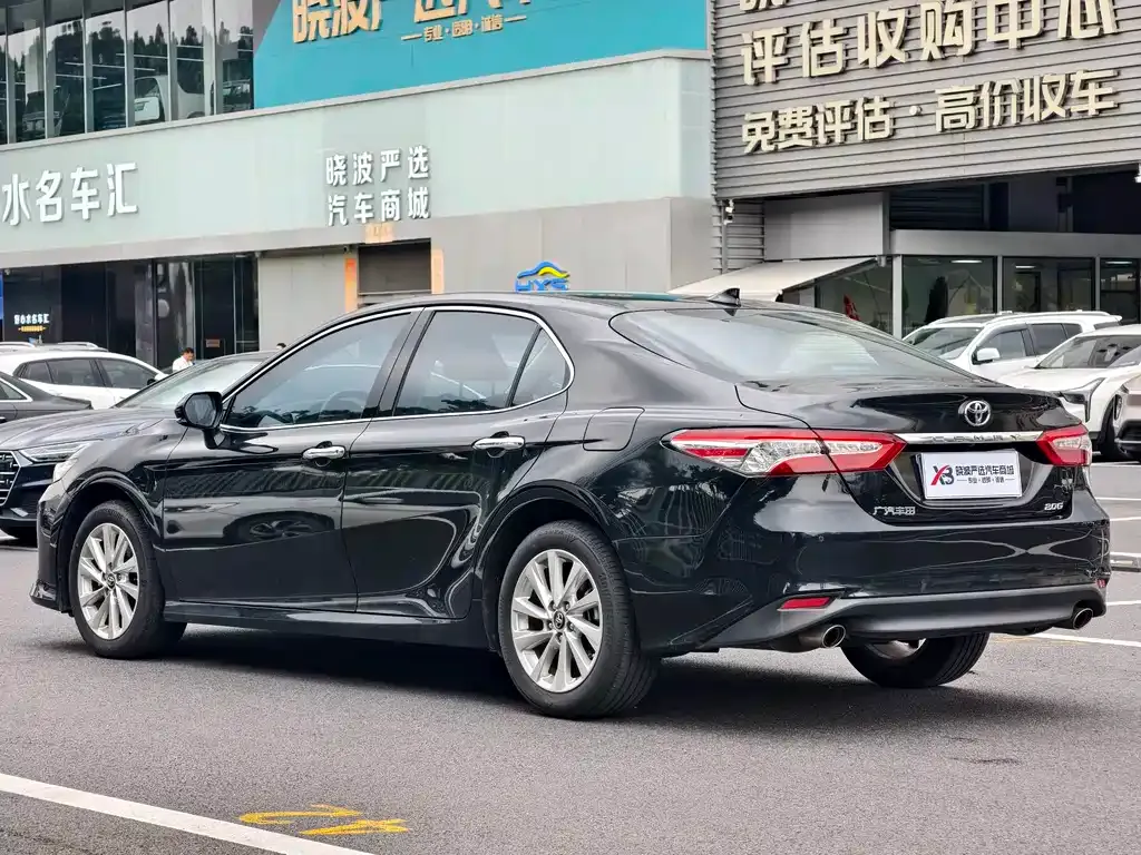 Toyota Camry — фото 3