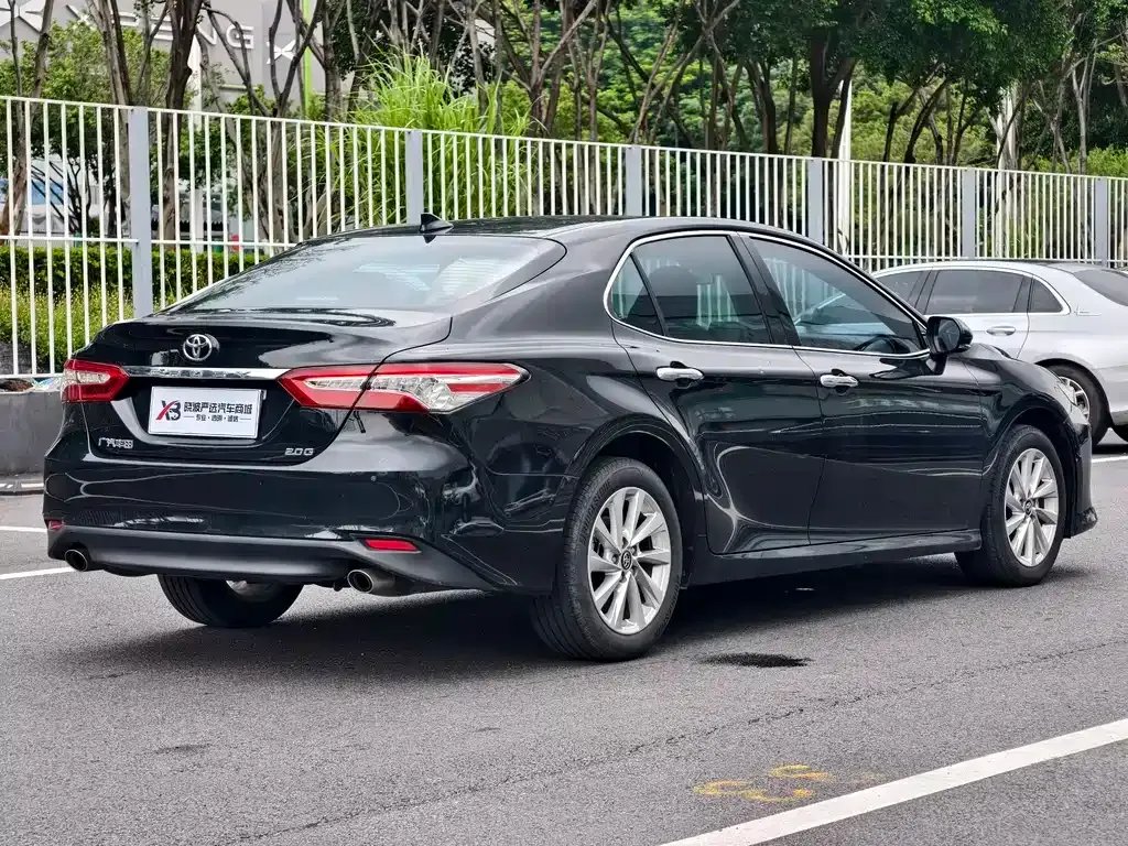 Toyota Camry — фото 10