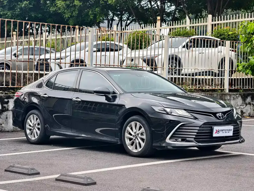 Toyota Camry — фото 7